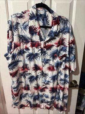 George White Short-Sleeve Tropical Button-Up Shirt with Blue and Red Palm Print